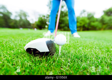 Golfer, die immer bereit, eine Aufnahme zu machen. Weitwinkel-Foto und closeup Stockfoto