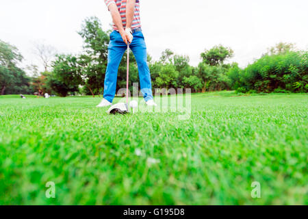 Golfer, die immer bereit, eine Aufnahme zu machen. Weitwinkel-Foto Stockfoto