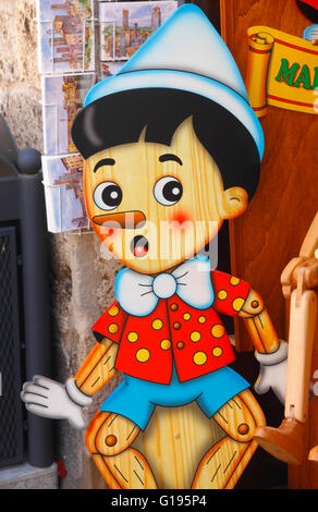 Pinocchio Marionette in einem Souvenirladen in San Gimignano, Toskana, Italien Stockfoto