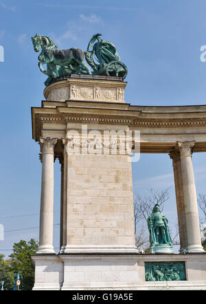 Symbolische Skulptur des Friedens auf dem Hero Square Millenium Denkmal in Budapest, Ungarn Stockfoto