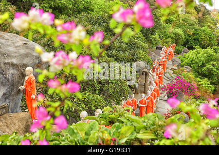 Dambulla Höhle Tempel, Statuen buddhistischer Mönch, Dambulla, Sri Lanka, buddhistische Mönche in Dambulla, Sri Lanka Stockfoto