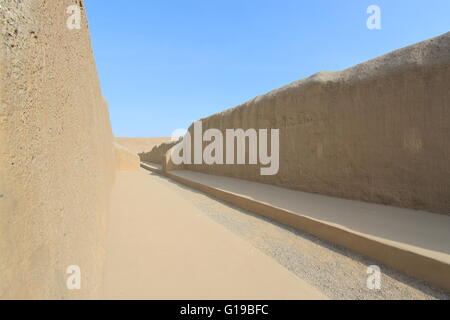 Sand Stein-Skulpturen und Schnitzereien an den Chan Chan archäologische Stätte in der Nähe von Trujillo, Peru Stockfoto