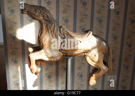 Puppen und anderes Spielzeug auf dem Display in das "Museo del Juguete" in Trujillo, Provinz La Libertad, Peru. Stockfoto