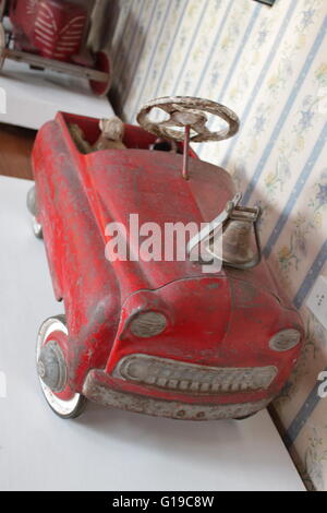 Puppen und anderes Spielzeug auf dem Display in das "Museo del Juguete" in Trujillo, Provinz La Libertad, Peru. Stockfoto