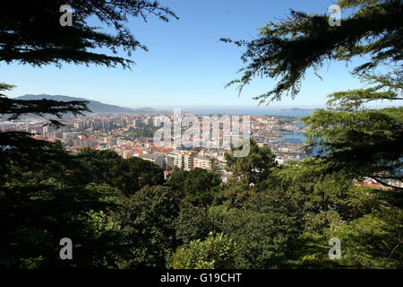 Panoramablick auf Ria de Vigo und den Hafen von Vigo vom Parque de Castrelos - Vigo - Pontevedra - Galizien - Spanien Stockfoto