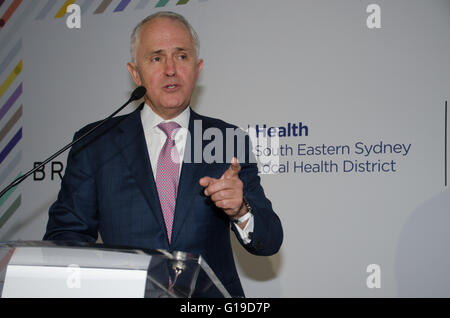 Sydney, Australien 7. Dezember 2015: australische Premierminister Malcolm Turnbull und Lucy Hughes Turnbull sprechen während The Bright Allianz Fundraiser Veranstaltung in Bondi, Australien stattfand. Die Veranstaltung fand statt, um Mittel für Krebsbehandlung und ein Forschungszentrum in Randwick gebaut zu erhöhen. Stockfoto