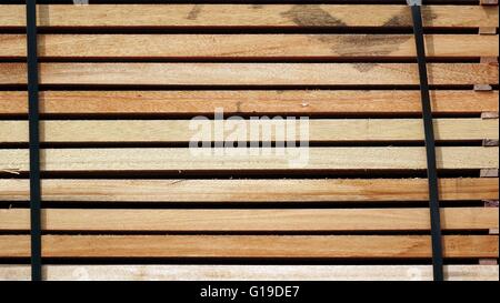 Holz Holz Bretter werden gestapelt auf einem Holzplatz Stockfoto