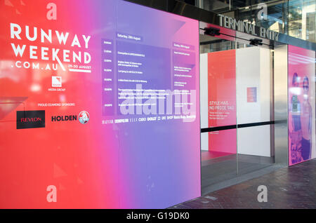 Sydney, Australien 29. August 2015: Start-und Landebahn am Wochenende ist eine zweitägige Mode über den 29.-30. August auf der Overseas Passenger Terminal in Circular Quay, Sydney zeigen. Die Show bietet eine Vielzahl von Marken wie Cleo, Billabong, Cosmo, Revlon, Holdon, Elle und vieles mehr Stockfoto