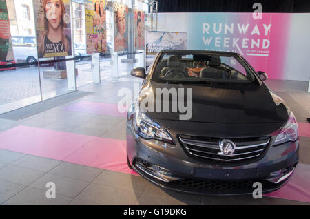 Sydney, Australien 29. August 2015: Start-und Landebahn am Wochenende ist eine zweitägige Mode über den 29.-30. August auf der Overseas Passenger Terminal in Circular Quay, Sydney zeigen. Die Show bietet eine Vielzahl von Marken wie Cleo, Billabong, Cosmo, Revlon, Holdon, Elle und vieles mehr Stockfoto