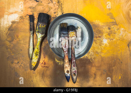 Öl-Pinsel auf Holz gemalten Hintergrund. Stockfoto