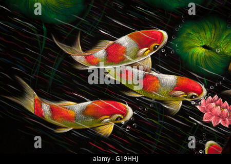 Pom Goldfisch Street Art Fisch malen. Karpfen fische Abbildung, mit der geschwungenen Kurven der fish Blowing Bubbles. Thailand Artwork. Stockfoto