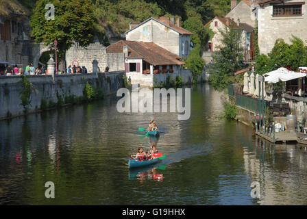 Kanufahren auf dem Fluss Dronne im Sommer Brantome, Brantome En Perigord, Frankreich Stockfoto