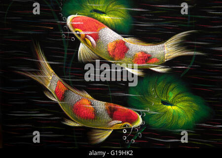 Pom Goldfisch Street Art Fisch malen. Karpfen fische Abbildung, mit der geschwungenen Kurven der fish Blowing Bubbles. Thailand Artwork. Stockfoto