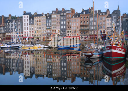 Am frühen Morgen Blick auf Vieux Bassin, Honfleur, Basse-Normandie, Normandie, Frankreich Stockfoto