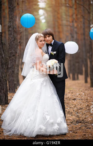 Glückliche Braut und Bräutigam auf ihrer Hochzeit Stockfoto