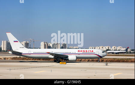 Israel, Ben-Gurion international Airport Rossiya Passagierjet Boeing 767 3Q8(ER) bereit für den Start Stockfoto