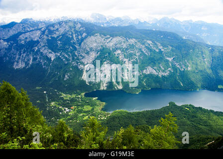 Bohinj-See, von 318 ha (790 ha), ist der größte permanente See in Slowenien. Es befindet sich in Bohinj Valle Stockfoto