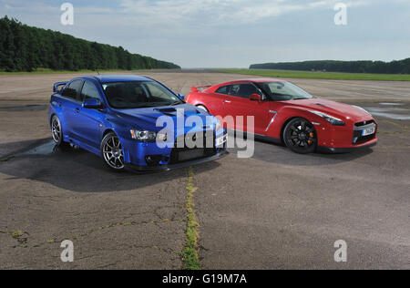 2009 Nissan GT-R R35 und Mitsubishi Exo X japanischen Supersportwagen Rivalen Stockfoto