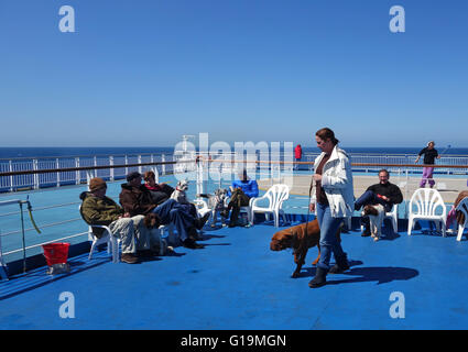 Hund Reeder mit Haustier Hunde mit Übungsgelände an Bord Bretagne Ferry Kreuzfahrt Pont Aven Segeln nach Spanien Stockfoto