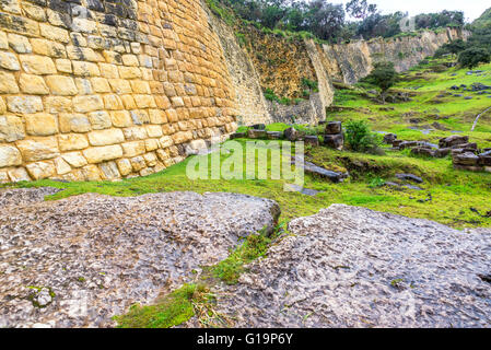 Stein-Mauern der antiken Stadt von Kuelap, Peru Stockfoto