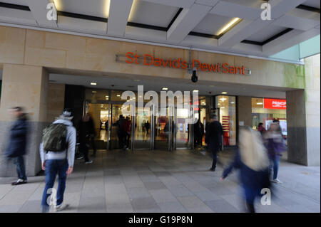 Eingang zum St Davids Centre in Cardiff - Vereinigtes Königreich Stockfoto