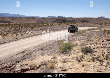 Maverick Drive führt durch den südwestlichen Teil des Big Bend National Park in Richtung Rio Grande River. Stockfoto