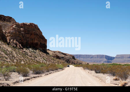 Blick auf Maverick Laufwerk wie es windet sich durch den südwestlichen Teil des Big Bend National Park. Stockfoto