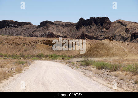 Maverick Drive führt durch den südwestlichen Teil des Big Bend National Park in Richtung Rio Grande River. Stockfoto