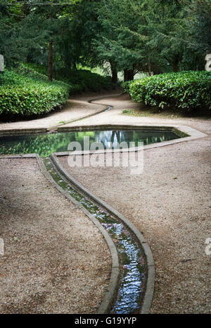 Rill und achteckige Teich am Rousham House and Garden, Oxfordshire, England Stockfoto