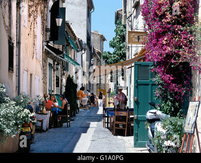 Kleine Seitenstraße in St. Tropez-Frankreich Stockfoto
