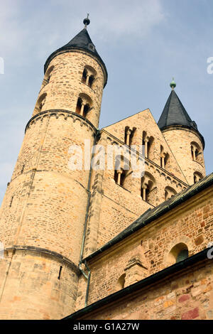 Türme der Klosterkirche St. Marien in Magdeburg, Deutschland. Stockfoto