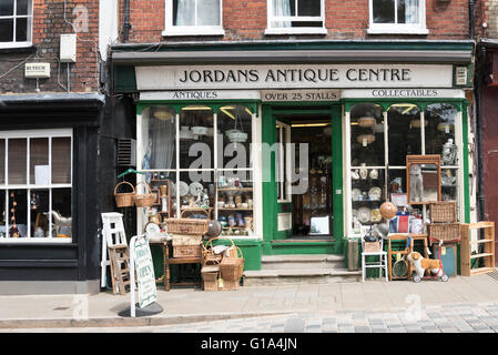 Hemel Hempstead Old Town High Street Antiquitätengeschäft Stockfoto