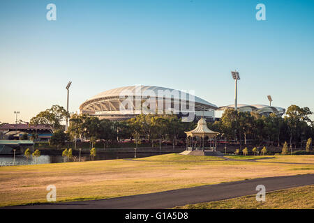 Elder Park in Adelaide City mit dem Adelaide Oval Stadion im Hintergrund, South Australia Stockfoto