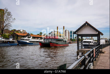 Tigre, Boot-Station mit Ausflugsschiff, Provinz Buenos Aires, Argentinien Stockfoto