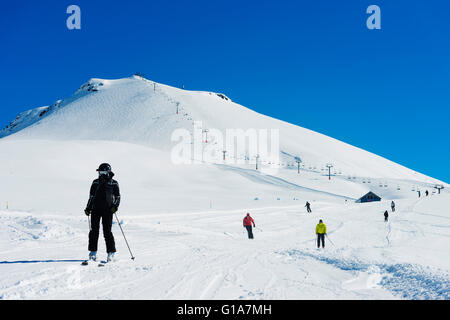 Eurasien, Kaukasus, Georgien, Skifahrer im Skigebiet Gudauri Stockfoto