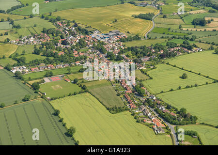 Eine Luftaufnahme des Dorfes Burton Leonard und Umland North Yorkshire Stockfoto