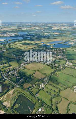 Eine Luftaufnahme der Oxfordshire Dorf von Ashton Keynes und Umland Stockfoto