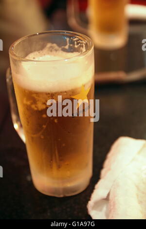 Gekühlte Sapporo Lagerbier Stockfoto