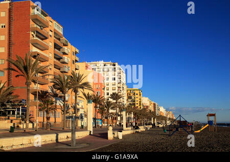 Sandy Strand und Meer-Ferienwohnungen-Stadt von Almeria, Spanien Stockfoto