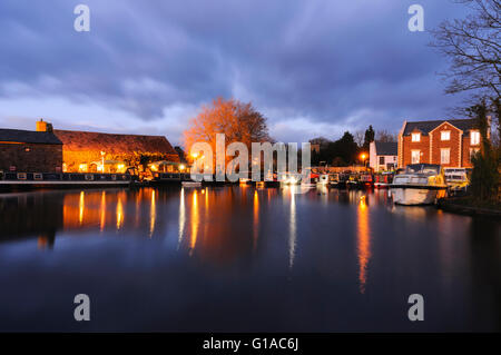 Abend im Tithebarn Becken auf dem Lancaster-Kanal bei Garstang Lancashire England Stockfoto