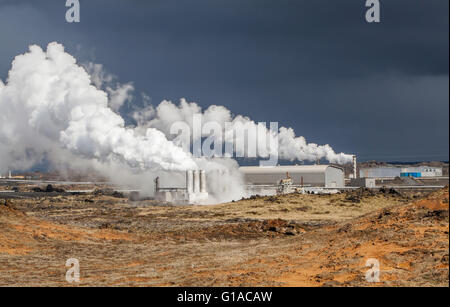 Geothermie-Kraftwerk befindet sich im südwestlichen Teil von Island. Stockfoto