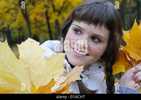 Close-up Portrait von sommersprossige Teenager-Mädchen Stockfoto