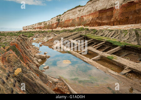 Der Schiffbruch des Sheraton am Strand von alten Hunstanton unter kreidezeitlichen Schichten von Hunstanton Klippen Stockfoto