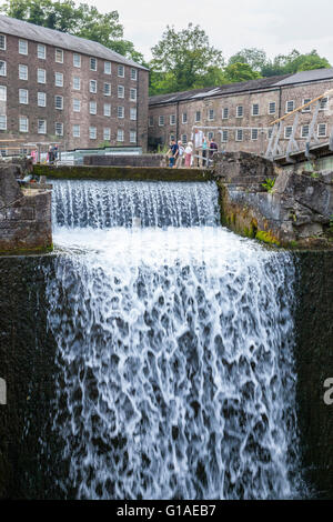 Wasser angetriebene Baumwolle Spinnen Mühlengebäuden Cromford Mill, einer der Derwent Valley Mills, Cromford, Derbyshire, England, UK Stockfoto