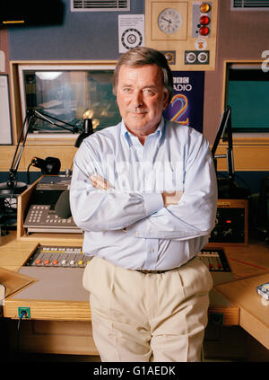 Sir Terry Wogan, Irish Radio und Fernsehsender fotografiert in den BBC Radio 2 Studios, London, England, Vereinigtes Königreich. Stockfoto