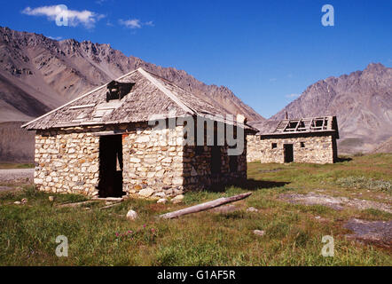 Ruinen der ehemaligen Offiziere Quartier in einem Gulag-Gefängnis in der Nähe von Amguema, Tschuktschen-Halbinsel, Magadon Region, Sibirien, Russland Stockfoto