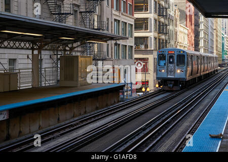 Redline L Zug in Chicago, IL Stockfoto