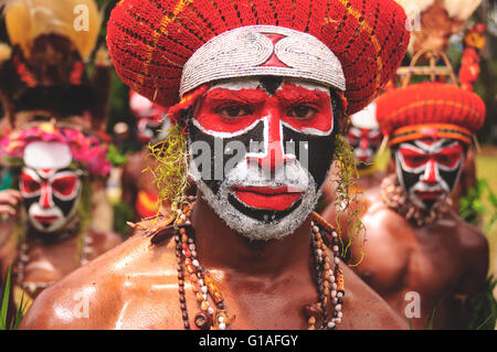 Ein lokaler singen singen treffen im Piaya Dorf im Hochland von Papua-Neu-Guinea Stockfoto