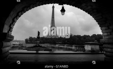 Eiffel-Turm-Blick von Bir Hakeim Brücke, Paris, Frankreich Stockfoto