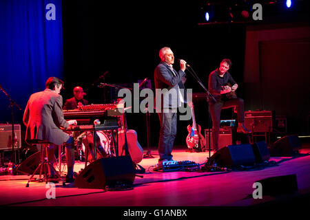 Tindersticks mit Lead-Sänger Stuart A Staples im Konzert in der Bridgewater Hall Manchester, 2. Mai 2016 Stockfoto